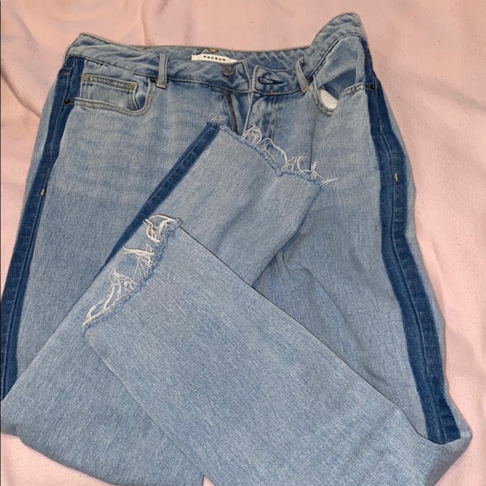 Pac sun mom jean (size 27 but fits like a 29)